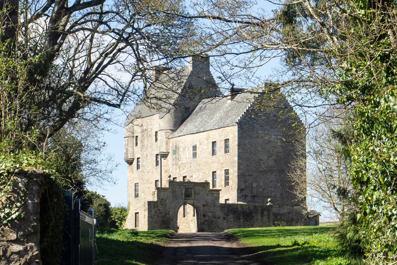 Midhope Castle in Scotland, filming location for Lallybroch